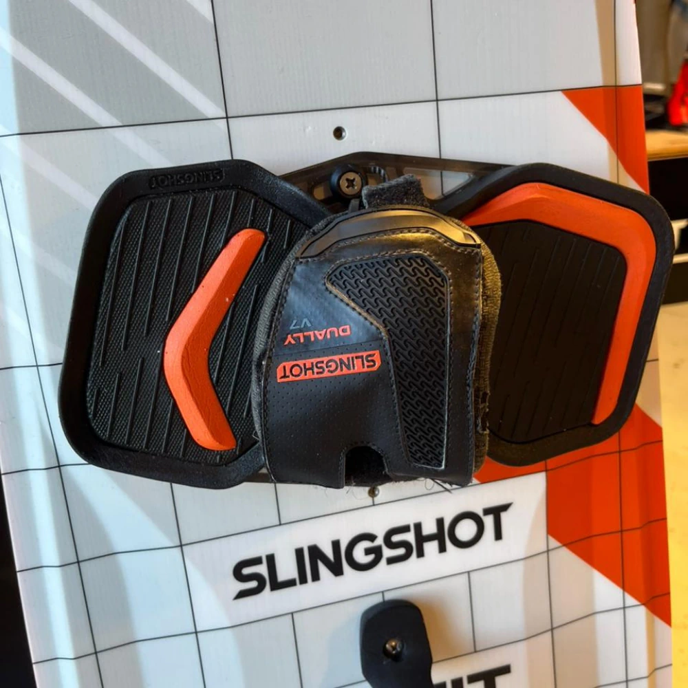 DEMO Slingshot Misfit V12 Twintip Kiteboard for sale. Watersports Warehouse, Cape Town